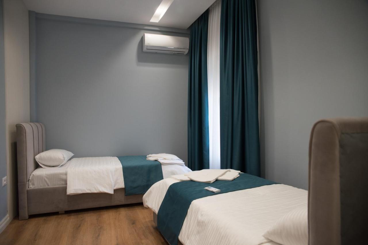 Panda Apartament Korce Esterno foto