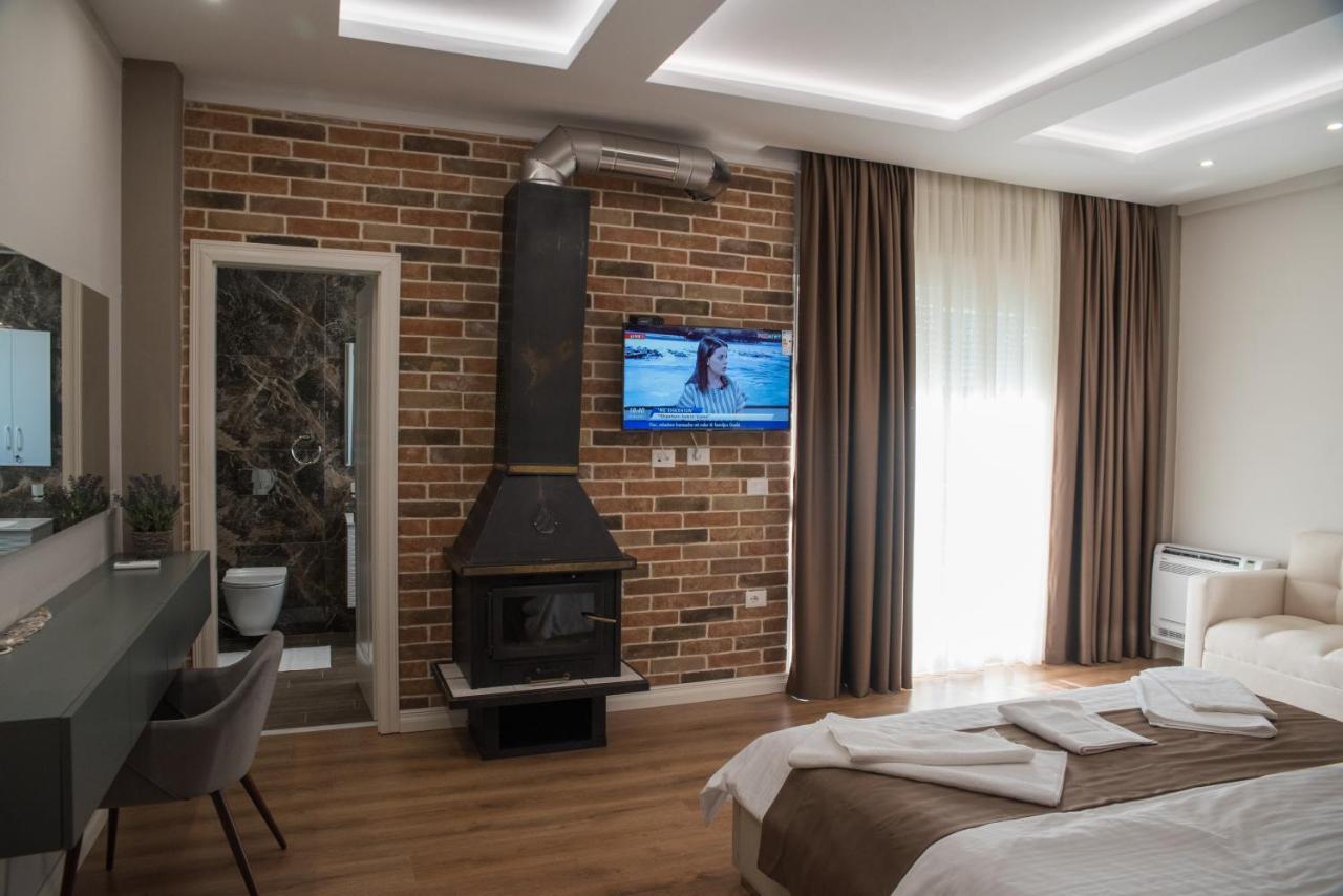 Panda Apartament Korce Esterno foto