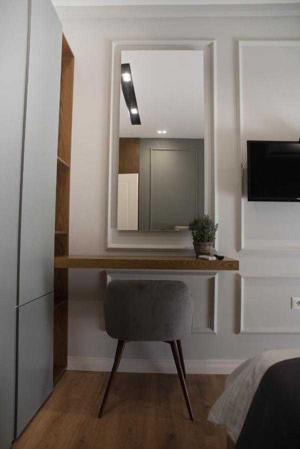 Panda Apartament Korce Esterno foto