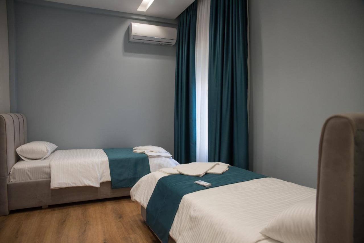 Panda Apartament Korce Esterno foto